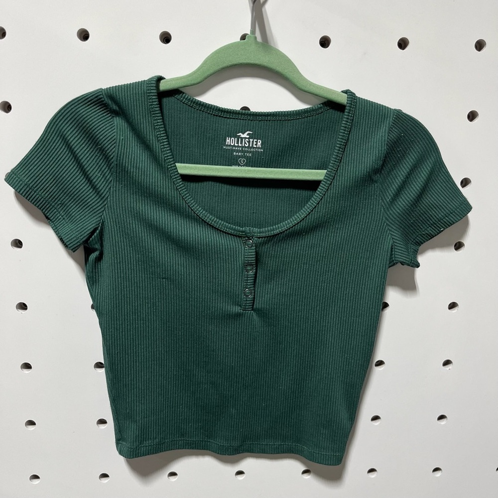Hollister Women's Green Ribbed Top Size S